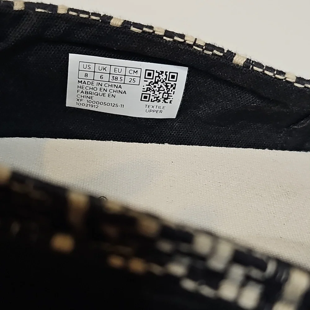 TOMS Women's‎ Black and Cream Patterned Loafers